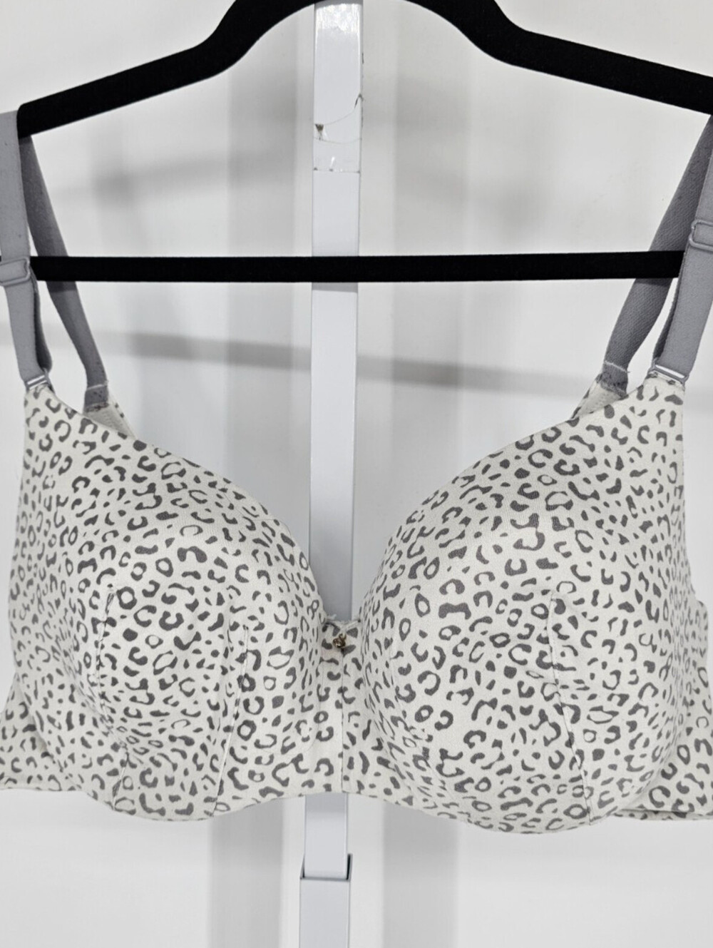 Cacique Womens Sz 40D Lightly Padded T Shirt Bra Gray White Leopard Print